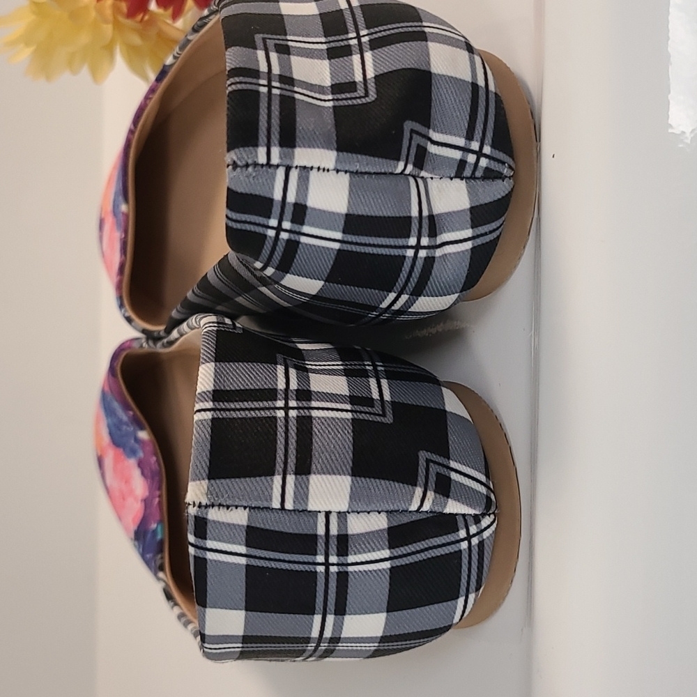 MIX NO. 6 Ballet flats, black white plaid, pink blue flowers. 9.5 EUC - Picture 8 of 15